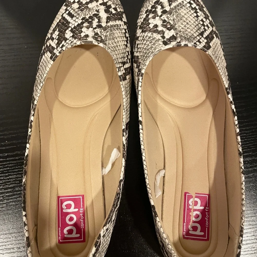 Pop Women's Snake-Print Ballet Flats in Black & White size 7.5